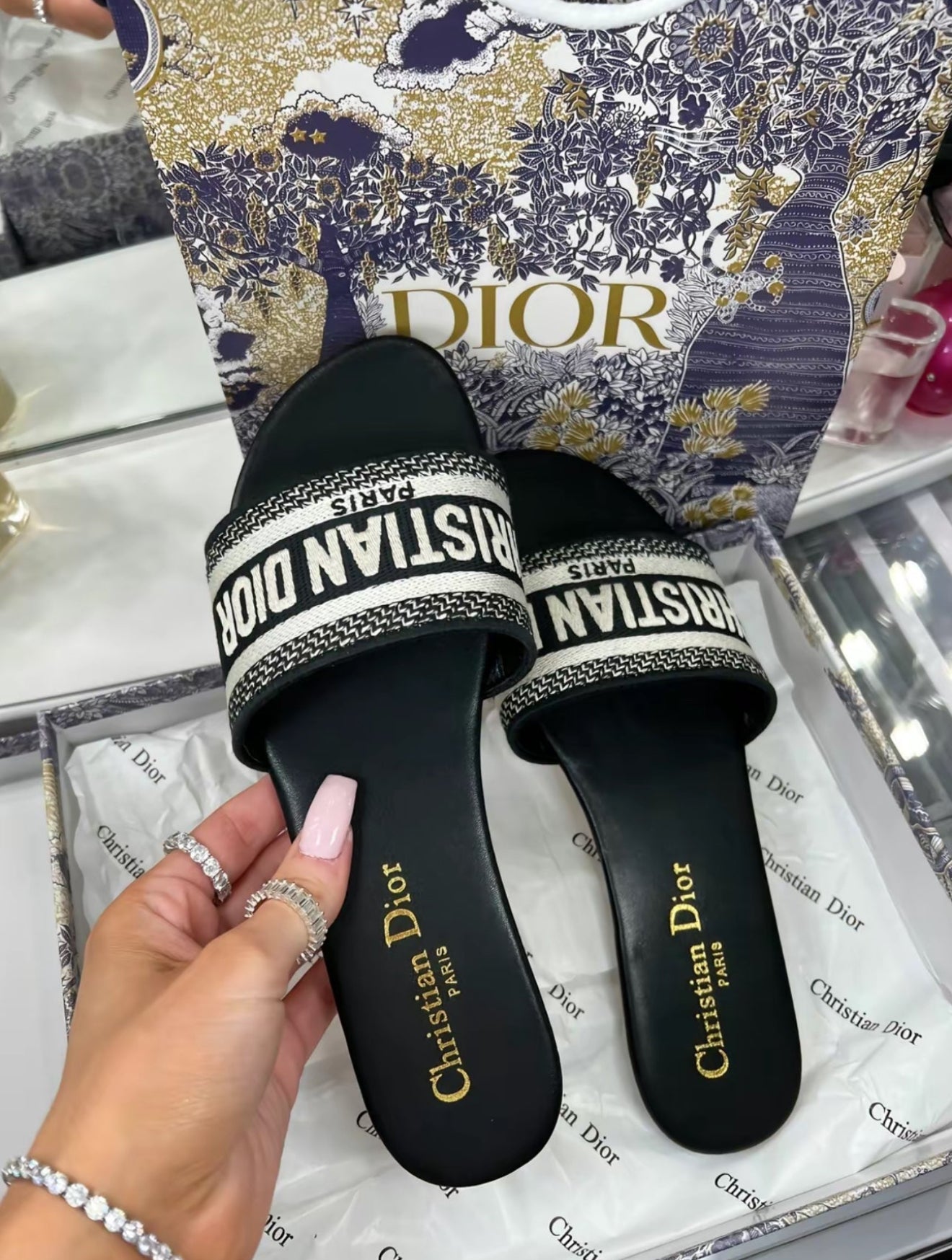CD Black Sliders